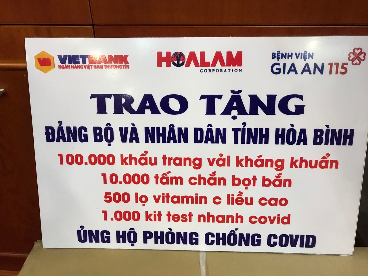 Tập đoàn Hoa Lâm trao tặng thiết bị y tế hỗ trợ tỉnh phòng, chống dịch Covid-19