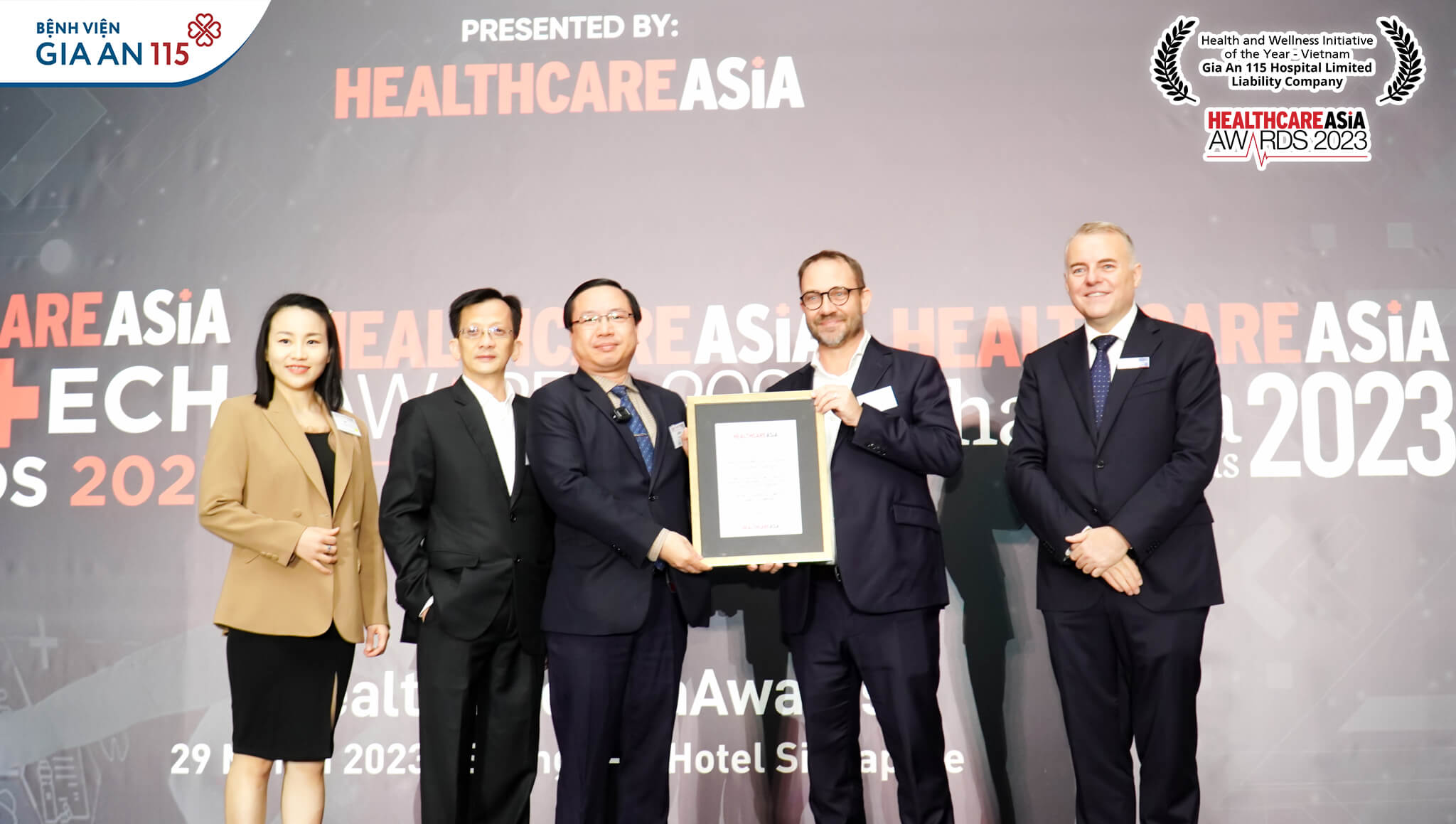 TS BS Trương Vĩnh Long - Đại diện Bệnh viện Gia An 115 nhận giải thưởng tại Healthcare Asia Awards 2023