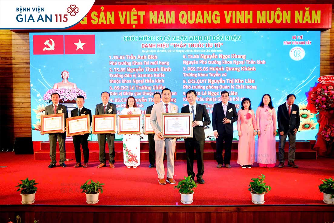 Chúc mừng Phó Giám đốc Bệnh viện Gia An 115 được phong tặng danh hiệu Thầy thuốc Ưu tú