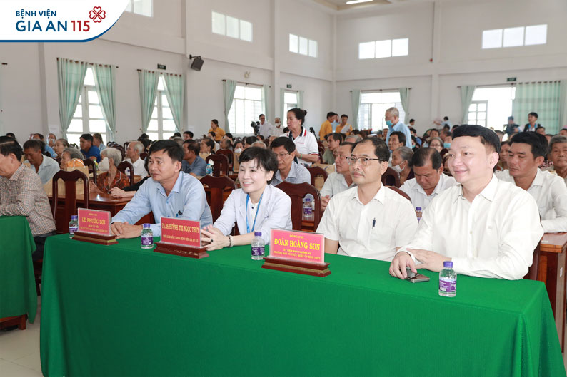Khám bệnh, tầm soát ung thư vú và trao tặng 200 phần quà cho người dân TP. Cần Thơ