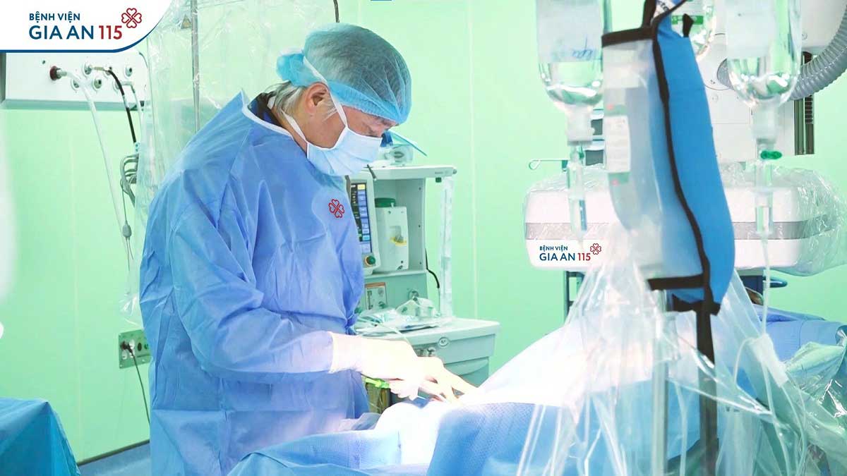 Đau thượng vị tưởng bệnh dạ dày, không ngờ tắc vị trí “hiểm” của động mạch tim