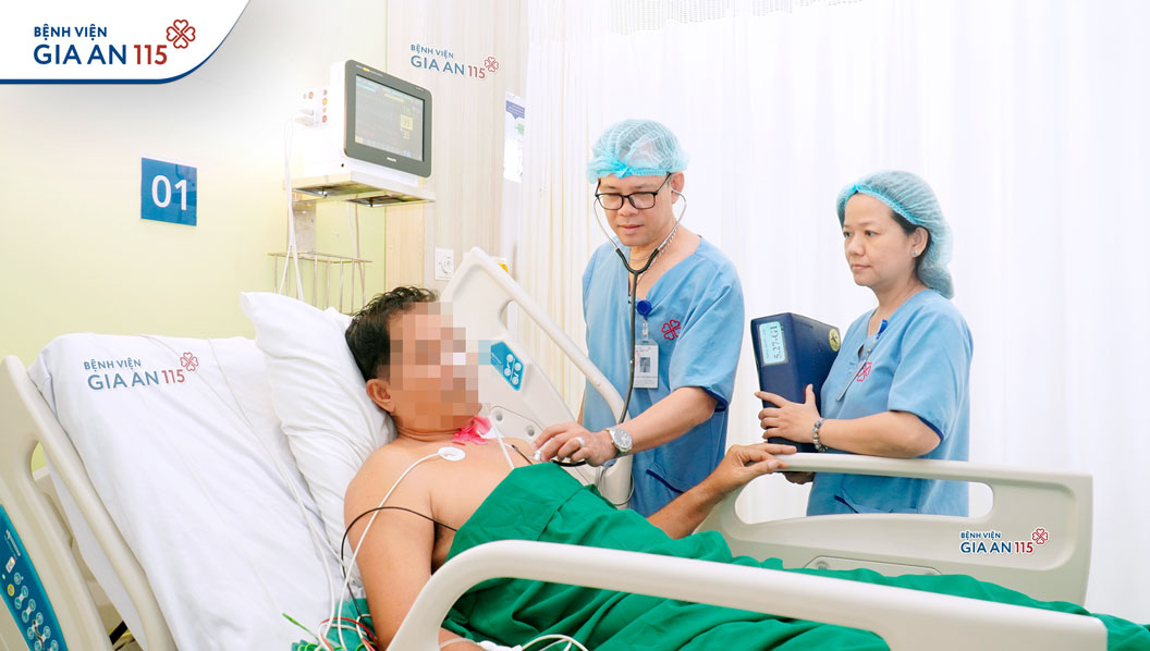 Ngoạn mục cứu người đàn ông ngoại quốc cận kề “cửa tử” do hội chứng thần kinh hiếm gặp