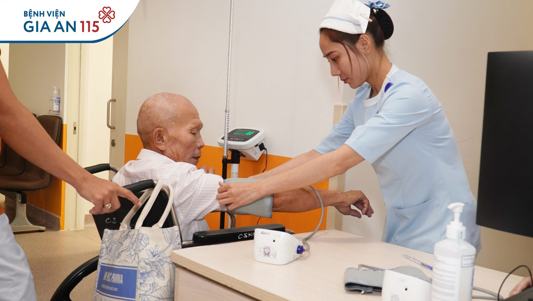 Khám bệnh, xét nghiệm miễn phí cho 300 thương bệnh binh và gia đình chính sách phường An Lạc, TP.HCM