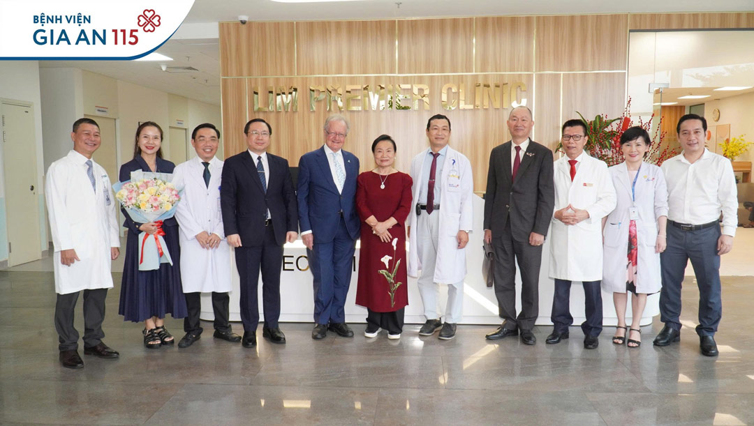 Bệnh viện Gia An 115 tiếp đón Giáo sư John A. Quelch