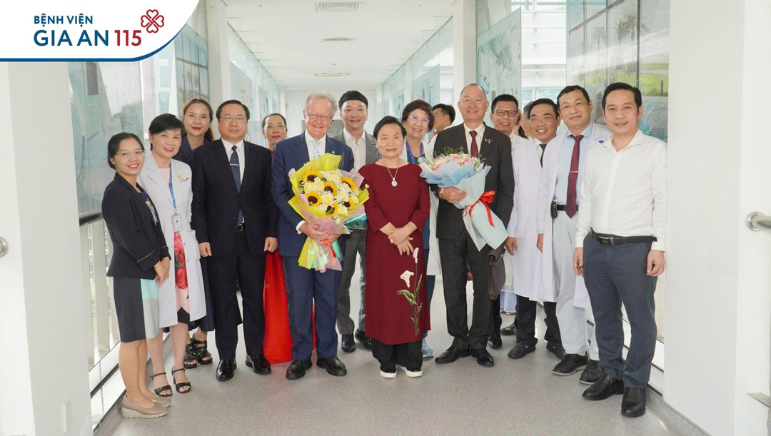 Bệnh viện Gia An 115 tiếp đón Giáo sư John A. Quelch