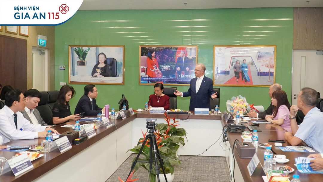Bệnh viện Gia An 115 tiếp đón Giáo sư John A. Quelch