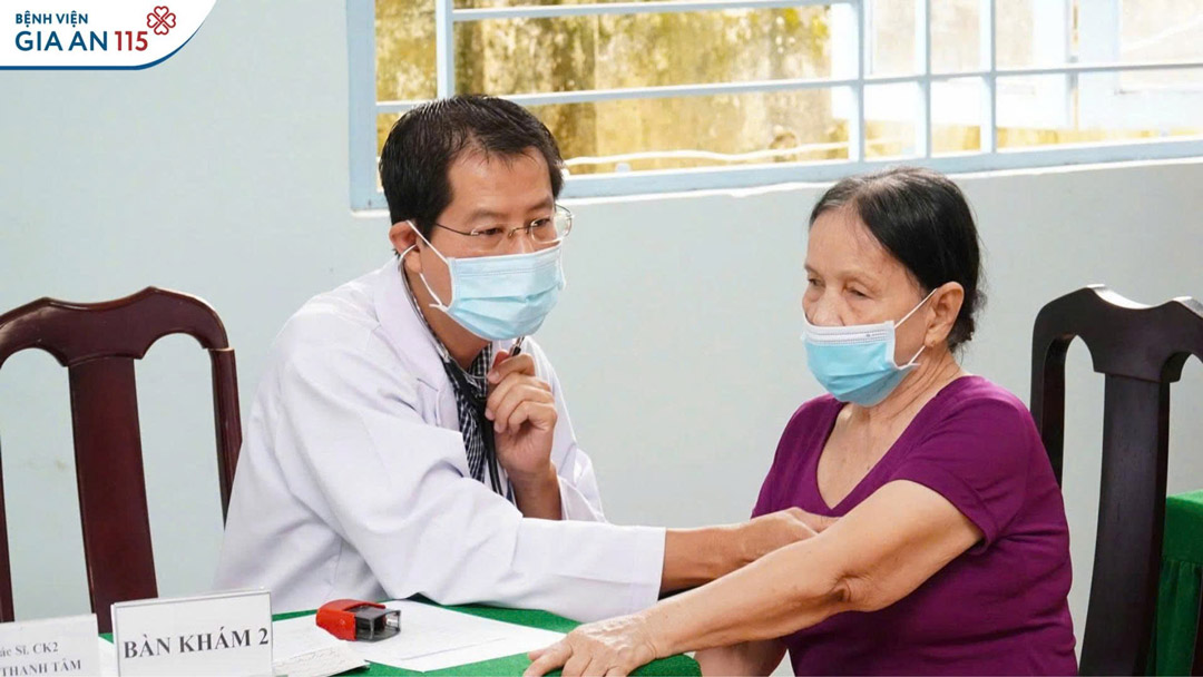Khám sức khỏe, cấp phát thuốc miễn phí cho 300 người cao tuổi tại Cần Thơ