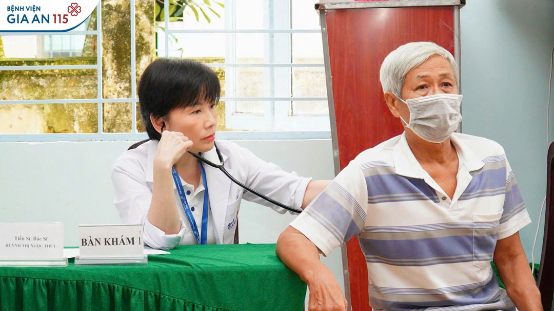 Khám sức khỏe, cấp phát thuốc miễn phí cho 300 người cao tuổi tại Cần Thơ