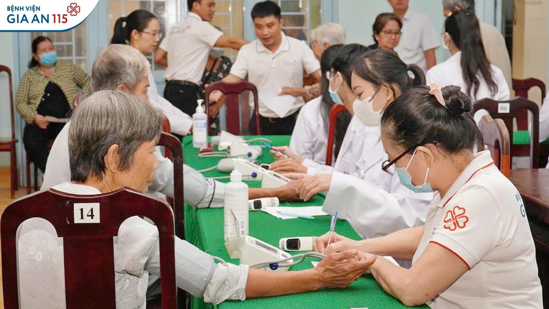 Khám sức khỏe, cấp phát thuốc miễn phí cho 300 người cao tuổi tại Cần Thơ
