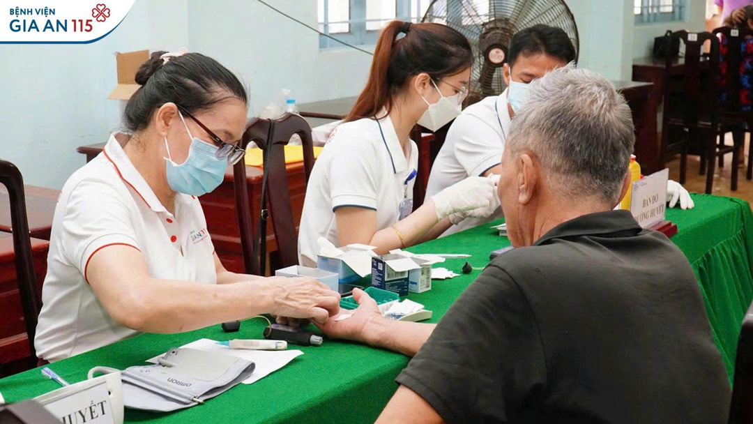 Khám sức khỏe, cấp phát thuốc miễn phí cho 300 người cao tuổi tại Cần Thơ