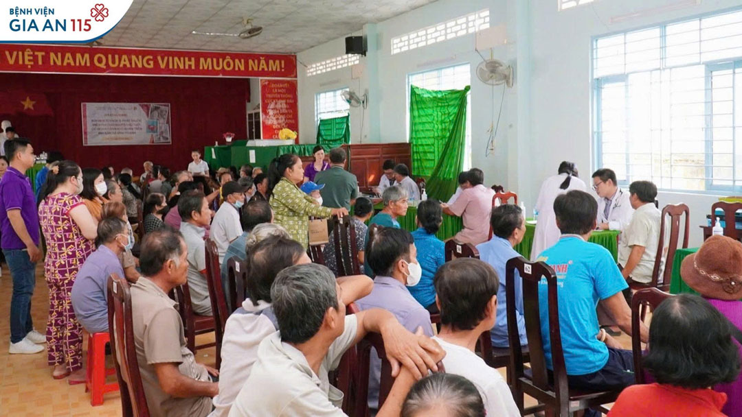 Khám sức khỏe, cấp phát thuốc miễn phí cho 300 người cao tuổi tại Cần Thơ
