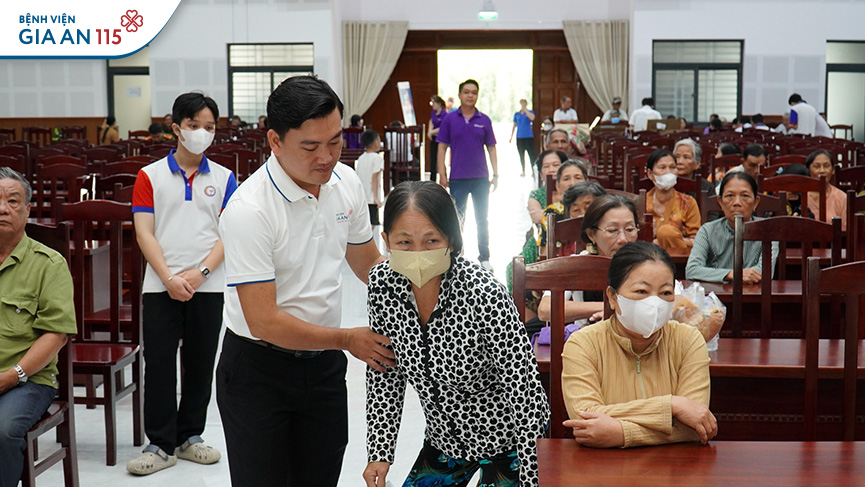 khám, phát thuốc miễn phí tại xã Vĩnh Viễn – Cần Thơ