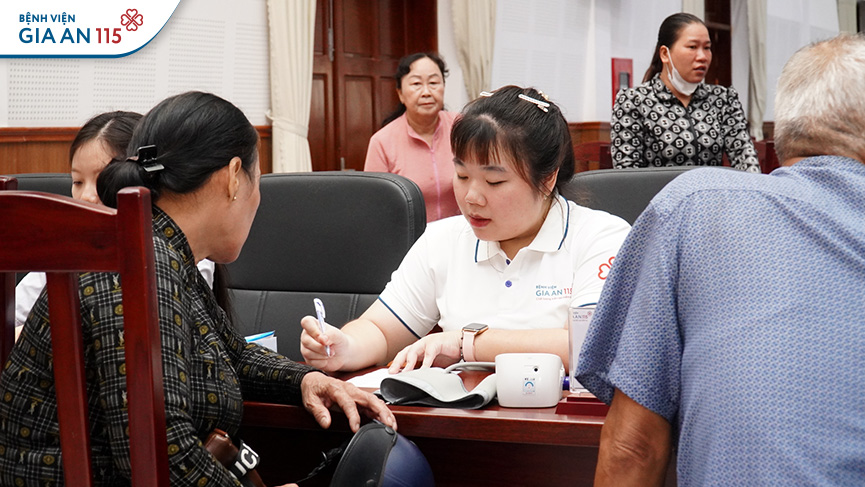 khám, phát thuốc miễn phí tại xã Vĩnh Viễn – Cần Thơ