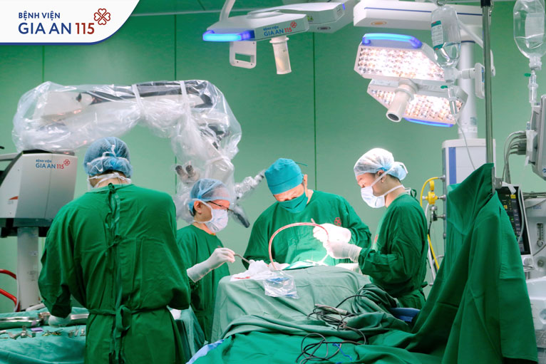 Cô gái 26 tuổi suýt tử vong sau cơn đau đầu lúc rạng sáng