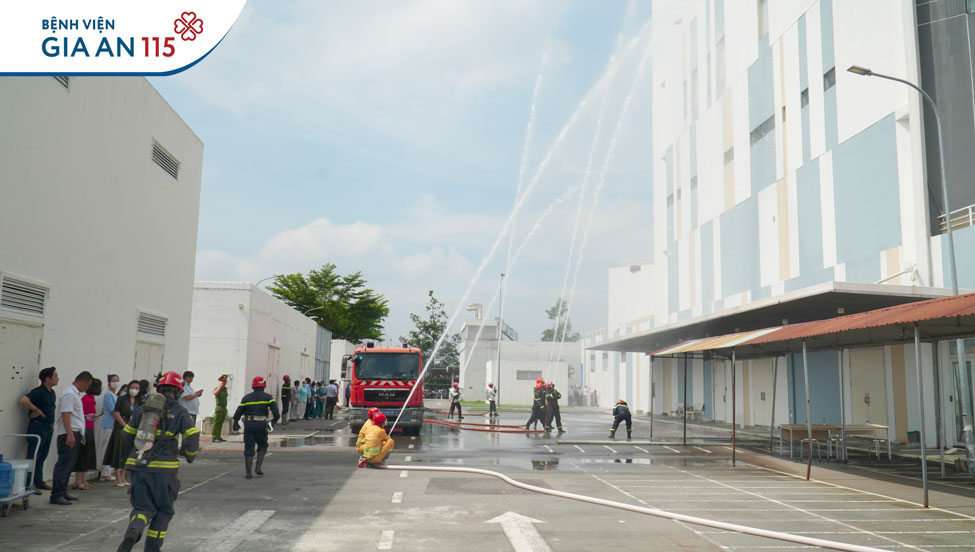 Bệnh viện Gia An 115 tổ chức diễn tập Phòng cháy chữa cháy 