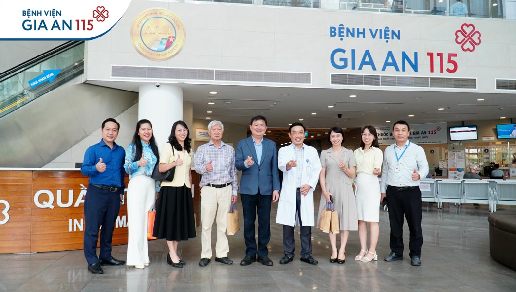 Trường Đại học HUFLIT đến tham quan, làm việc tại Bệnh viện Gia An 115