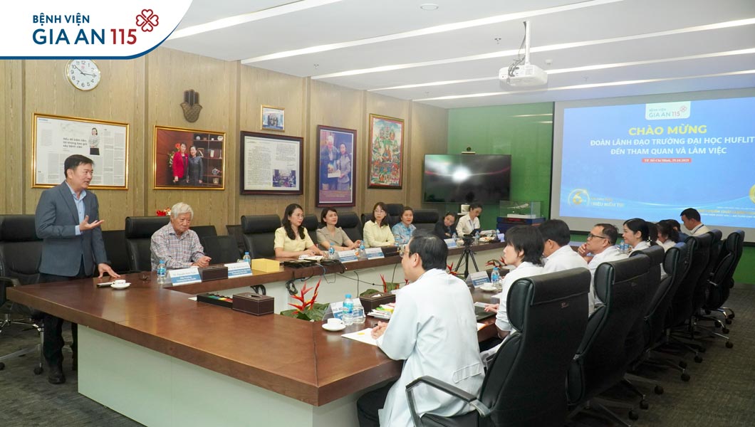 Trường Đại học HUFLIT đến tham quan, làm việc tại Bệnh viện Gia An 115