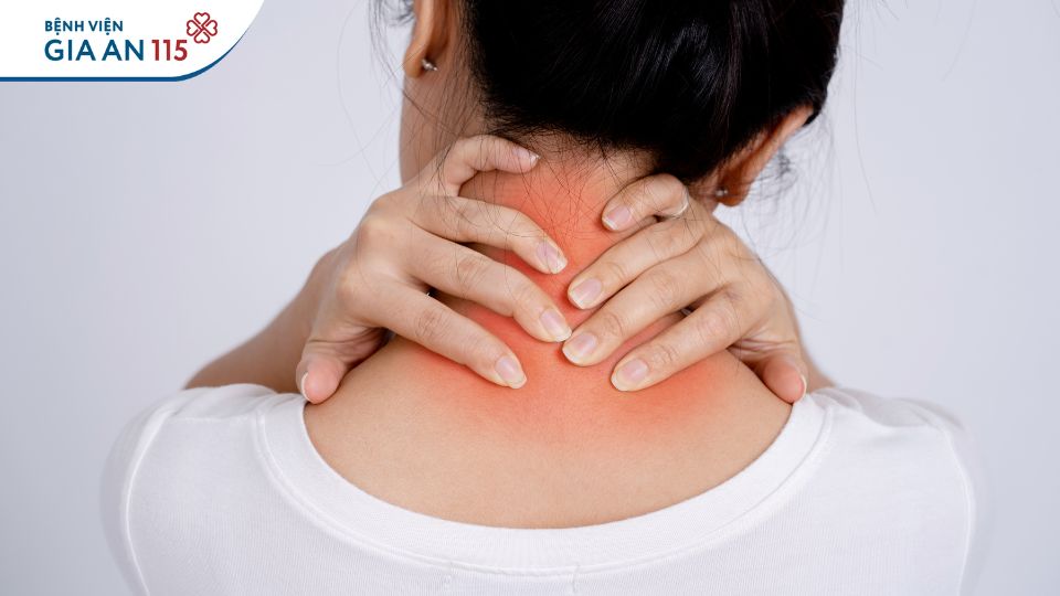 Lạm dụng súng massage vùng cổ vai gáy: Dễ phản tác dụng!