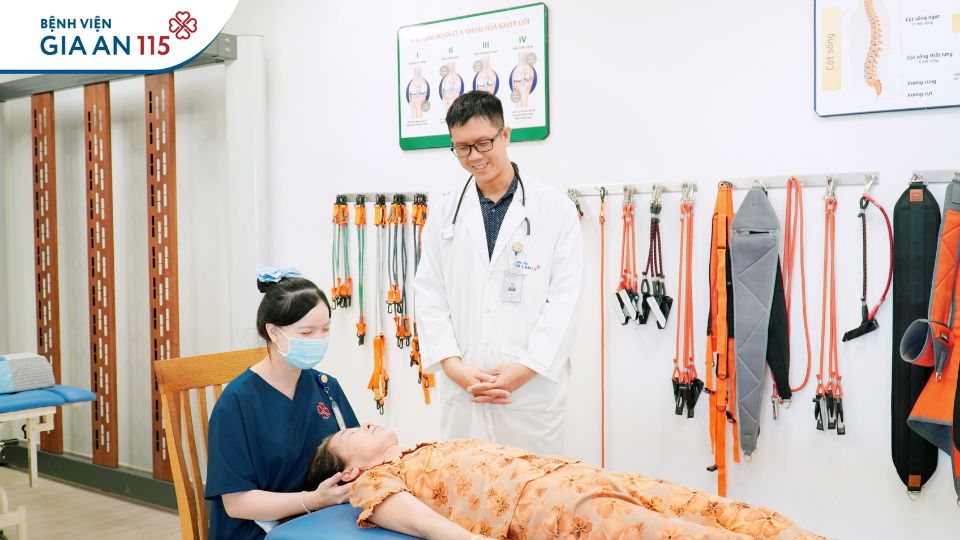 Lạm dụng súng massage vùng cổ vai gáy: Dễ phản tác dụng!