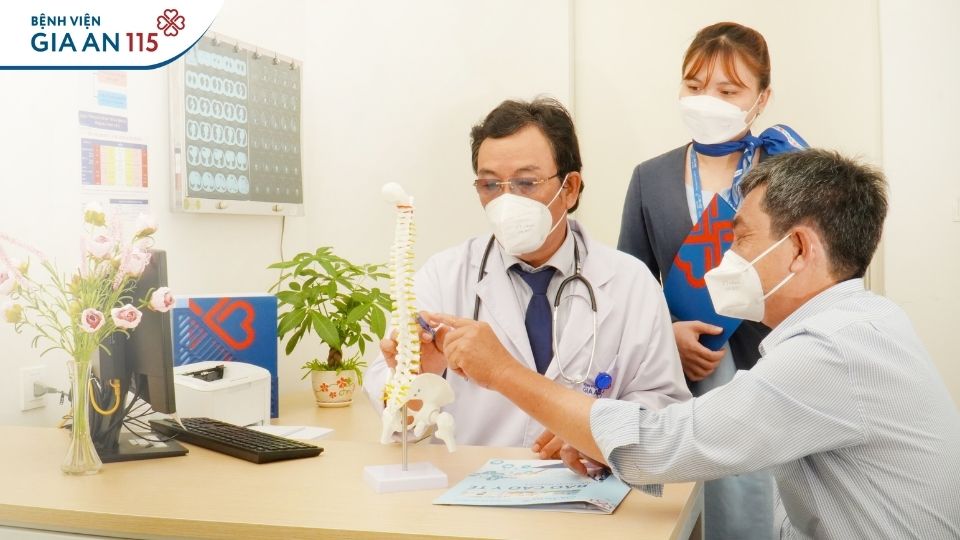 Vì sao bệnh xương khớp dễ tái phát khi trời lạnh?