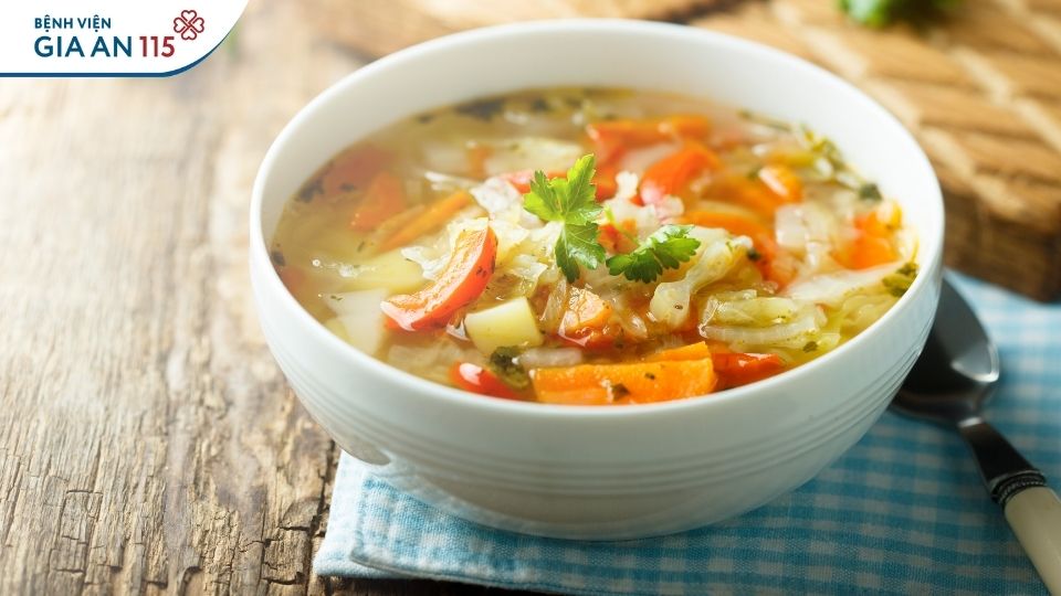 Nhổ răng khôn ăn hải sản được không?