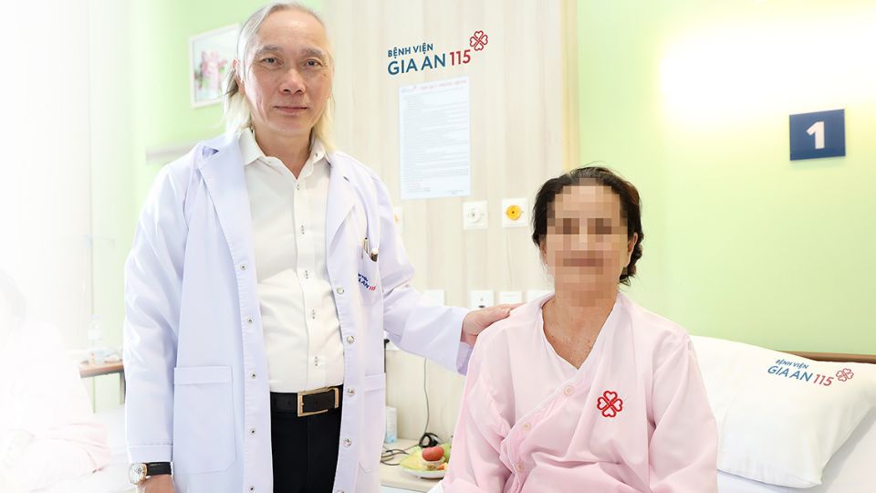 Đi khám vì thỉnh thoảng đau ngực, được phát hiện mạch máu tim hẹp nặng đến 99%