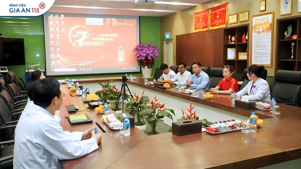 Bệnh viện Gia An 115 đón tiếp đoàn Trường Đại học Chenla đến tham quan và làm việc, hướng tới hợp tác về đào tạo y khoa