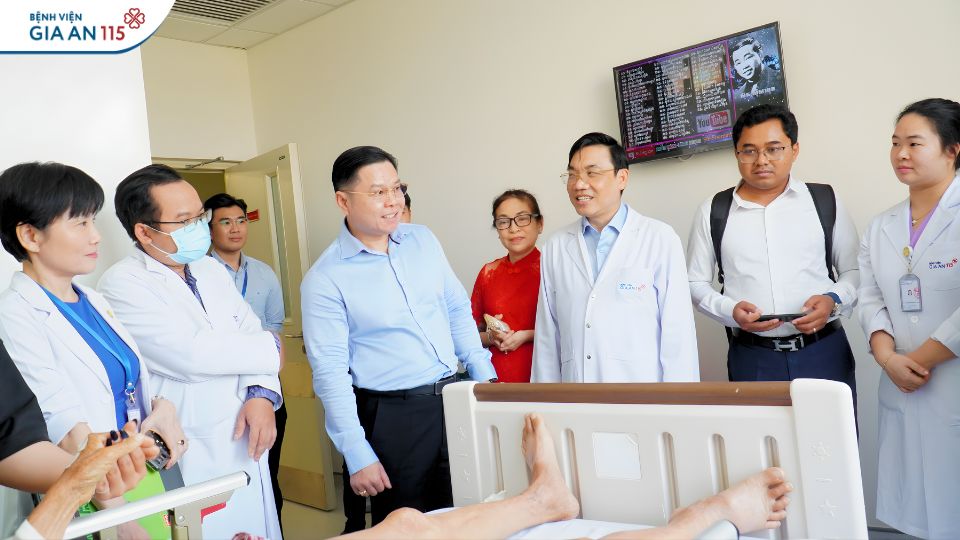 Bệnh viện Gia An 115 đón tiếp đoàn Trường Đại học Chenla đến tham quan và làm việc, hướng tới hợp tác về đào tạo y khoa