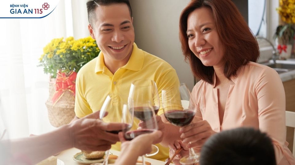 Món ngon ngày Tết: Ăn sao để không gây “quá tải” cho gan, thận?