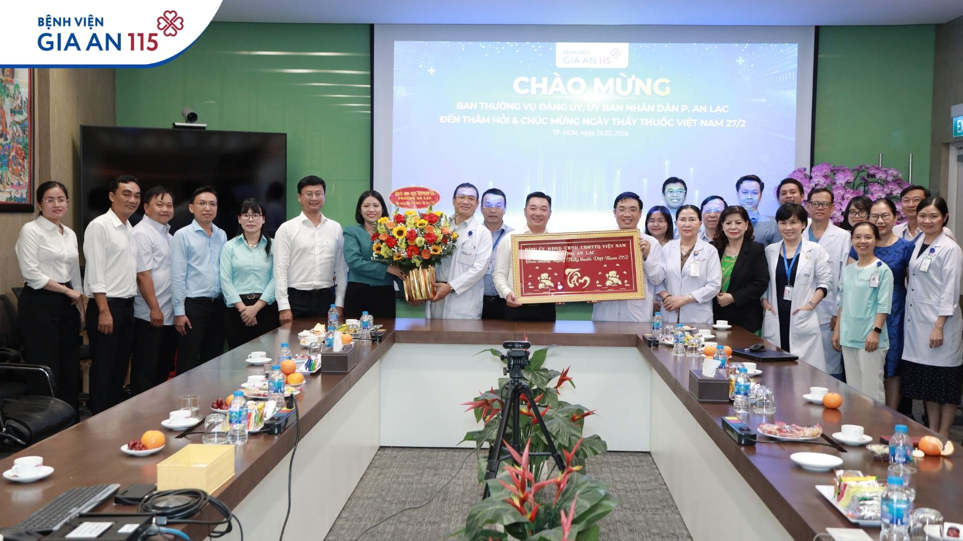 Lãnh đạo phường An Lạc thăm và chúc mừng Bệnh viện Gia An 115 nhân Ngày Thầy thuốc Việt Nam