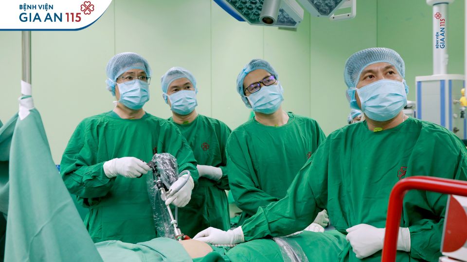 Chạy đua thời gian cứu nam thanh niên viêm ruột thừa cấp trên nền Thalassemia thể nặng