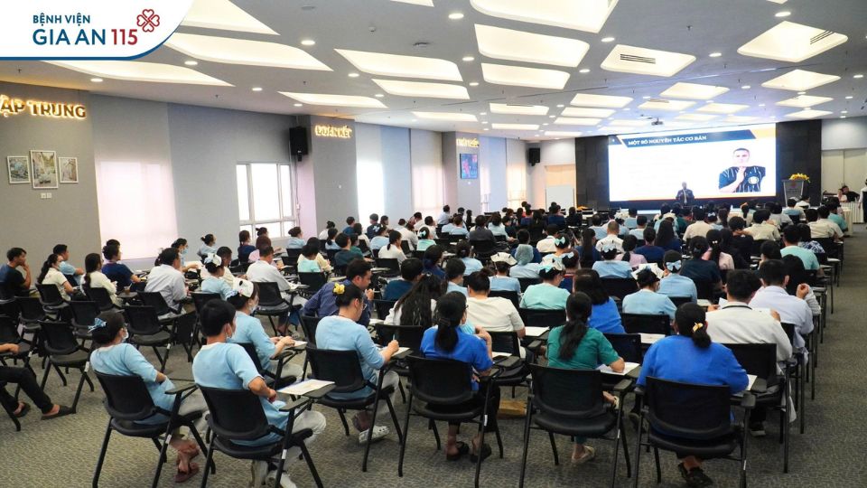 Bệnh viện Gia An 115 tổ chức khóa đào tạo kỹ năng giao tiếp nâng cao chất lượng phục vụ cho CBNV