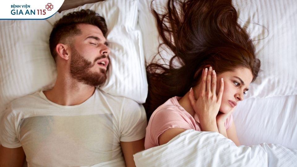 triệu chứng ngưng thở khi ngủ 