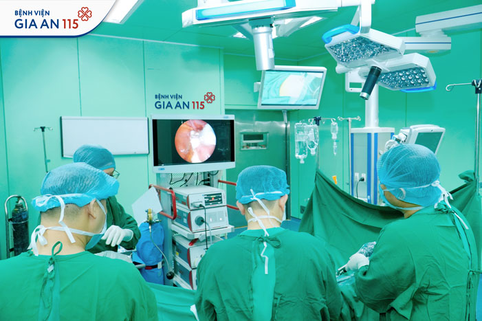 Cắt ruột thừa chỉ qua một đường rạch nhỏ cho người phụ nữ 46 tuổi