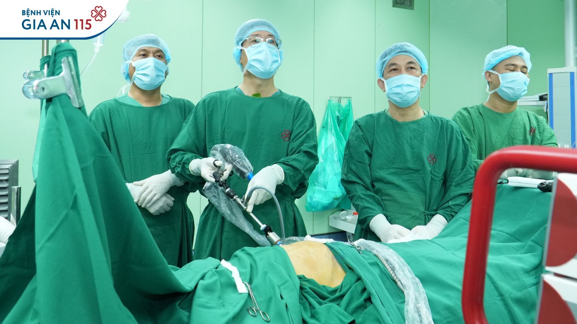 Cắt ruột thừa chỉ qua một đường rạch nhỏ cho người phụ nữ 46 tuổi