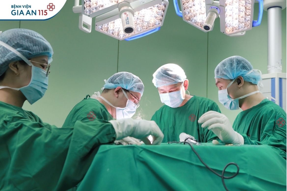 Cứu sống nam thanh niên 18 tuổi bị mảnh xương găm vào não sau tai nạn giao thông
