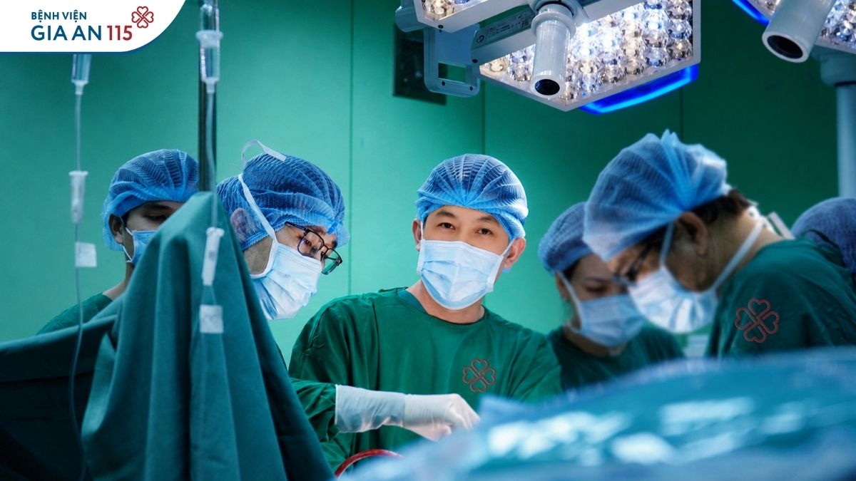 Sốt kéo dài, đau bụng âm ỉ… người phụ nữ 70 tuổi nguy kịch vì ổ áp xe lách vỡ